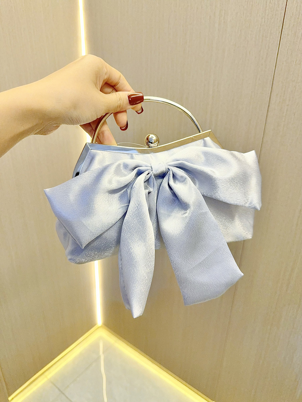 White Black Silver Polyester Solid Color Bowknot Pillow Shape Evening Bags display picture 10