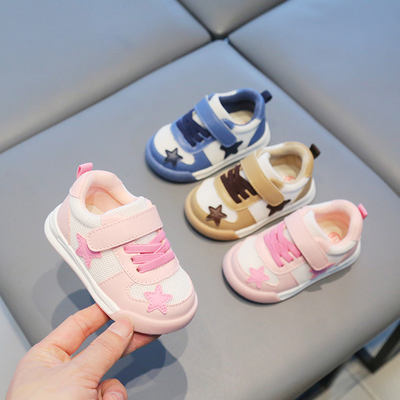 Versión coreana de las nuevas zapatillas de deporte para bebés, zapatos para niños pequeños para niñas de moda, zapatos individuales antideslizantes de suela suave para niños, zapatos para niños decorados con estrellas