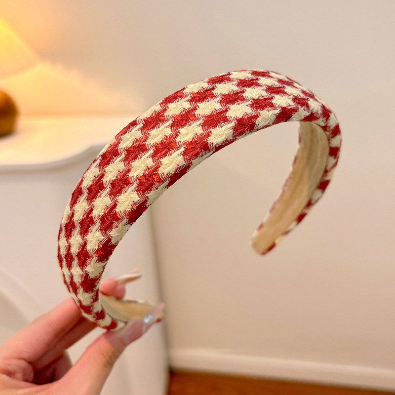 13 red and White Thousand birds.