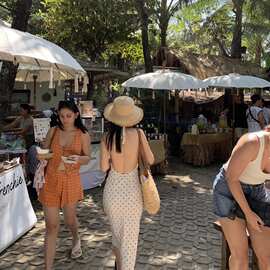 白色波点v领挂脖连衣裙女夏法式性感露背气质中长裙子图片色涤纶