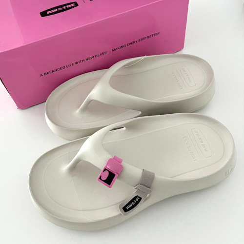 【】Korean tawto person flat sandals for women, summer outerwear, thick soles, beach vacation, low-classic casual sandals