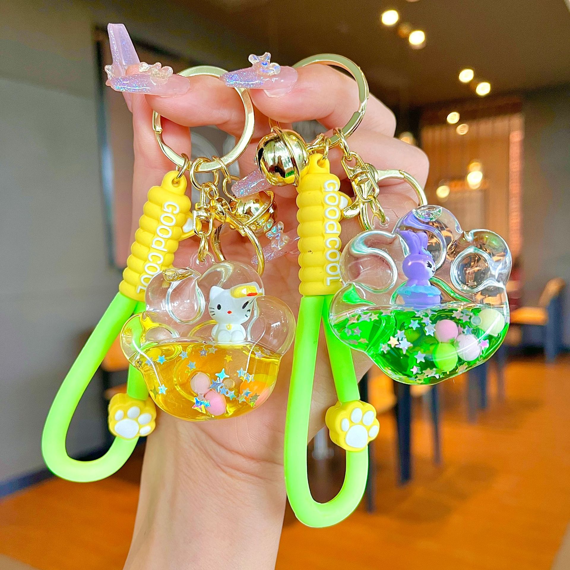Aceite de gato garra arenas movedizas llavero lindo dibujos animados cadena colgante captura muñeca máquina agarrar pequeño regalo al por mayor