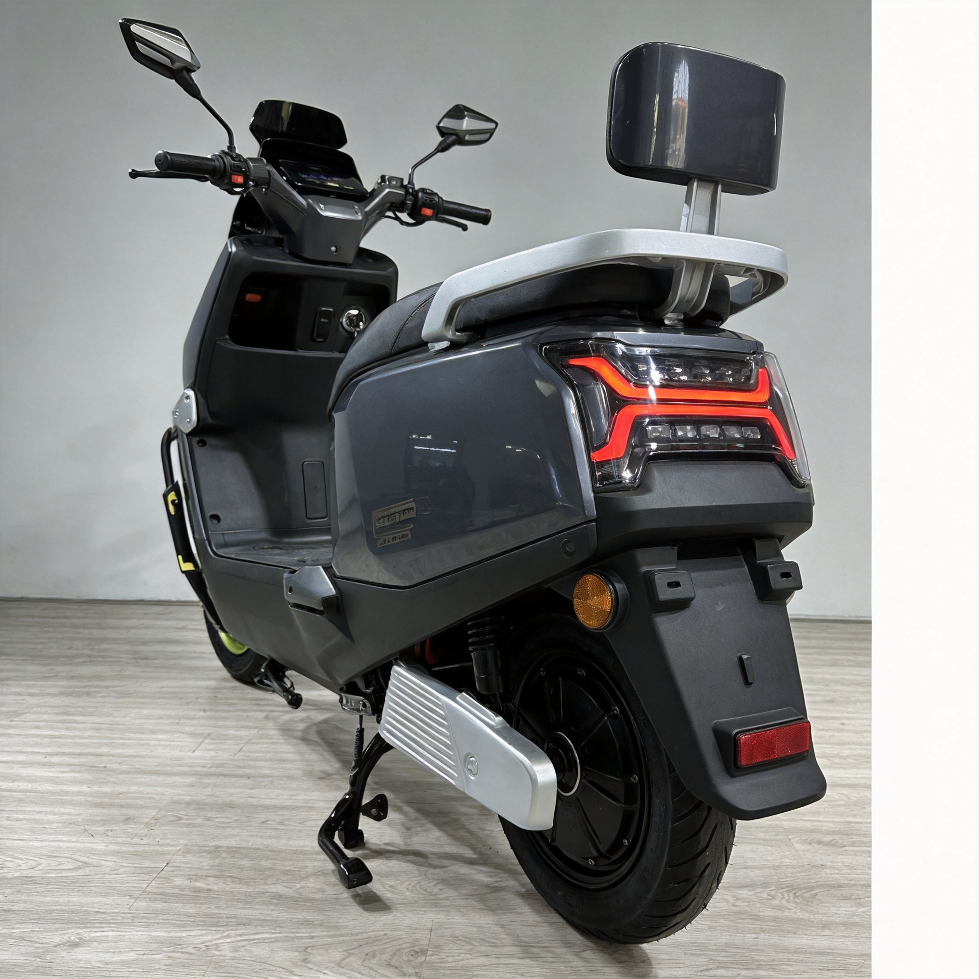 Cross-Border Export of New Electric Motorcycles, Electric Scooters, and Small Electric Vehicles for Commuting, Wholesale of Small Electric Cars