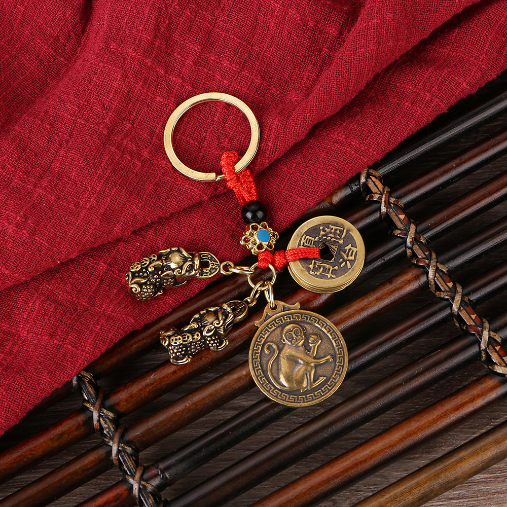 Latón cuerda roja cinco emperadores doble Zodiaco suerte tarjeta llavero retro hombres y mujeres Zodiaco aleación coche colgante