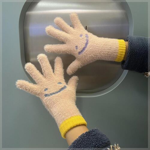 New smiling face minute-hand knitted gloves for women in winter, warm and cold-proof, plus velvet, cute full-finger cycling students