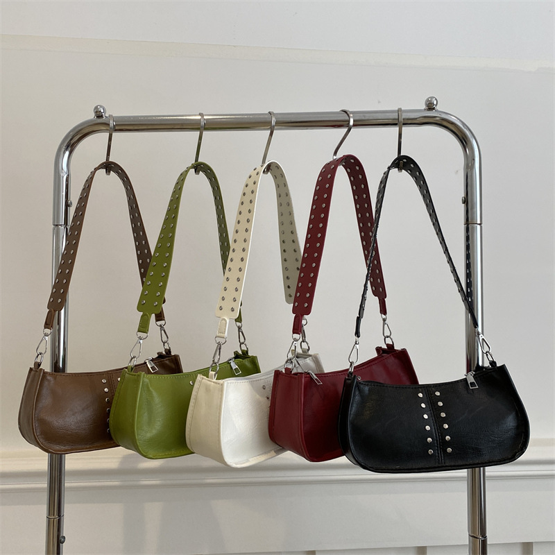 Bolso de hombro simple coreano de alto valor, invierno 2024 nuevo estilo retro personalidad casual bolso bajo la braza.