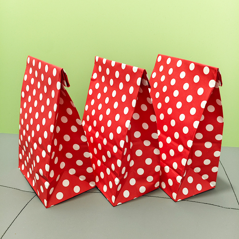高颜值红色波点纸袋圣诞礼品包装袋复古打包材料新款牛皮纸方底袋