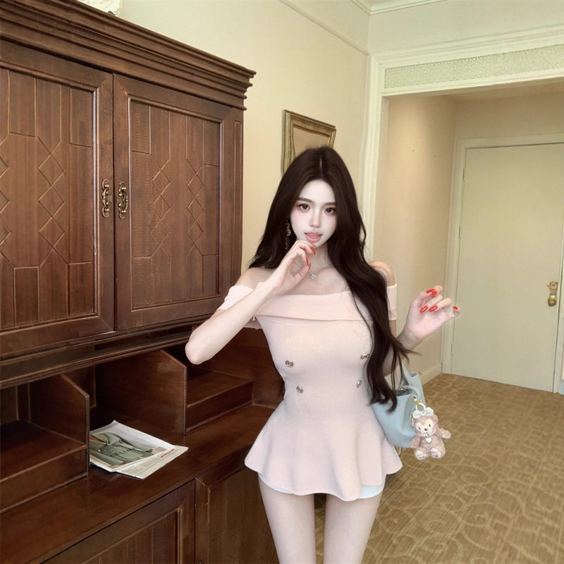 Pure Desire Sweet Hot Girl Sexy One-Shoulder Double-Breasted Waist Slimming Knitted Sweater Summer 2025 New Top for Women