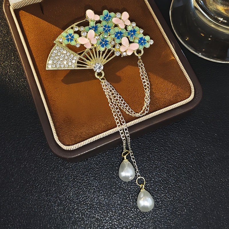 Chinese-Style Folding Fan Enamel Brooch with Rhinestones and Tassels, Vintage Qipao Coat Pin, Pearl Pendant, Butterfly Brooch Accessory