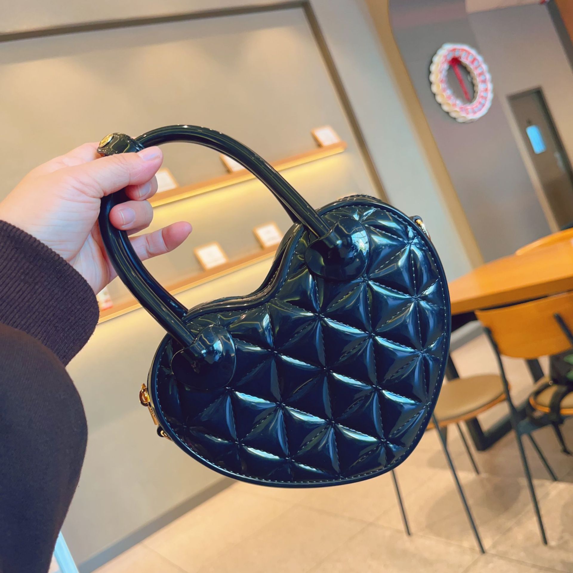 New PVC jelly bag for early spring 2025, heart-shaped hand-held small bag, diamond-shaped single-shoulder crossbody ladies' bag, sweet small bag undefined
