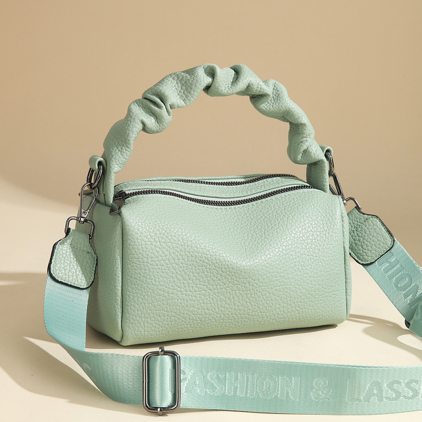 2025 nuevo bolso de mensajero de estilo perezoso de moda simple y versátil, hombro ligero de moda