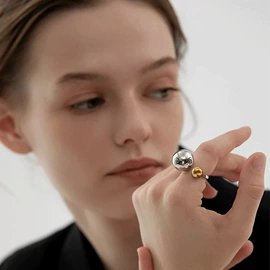 项链;耳环;耳钉