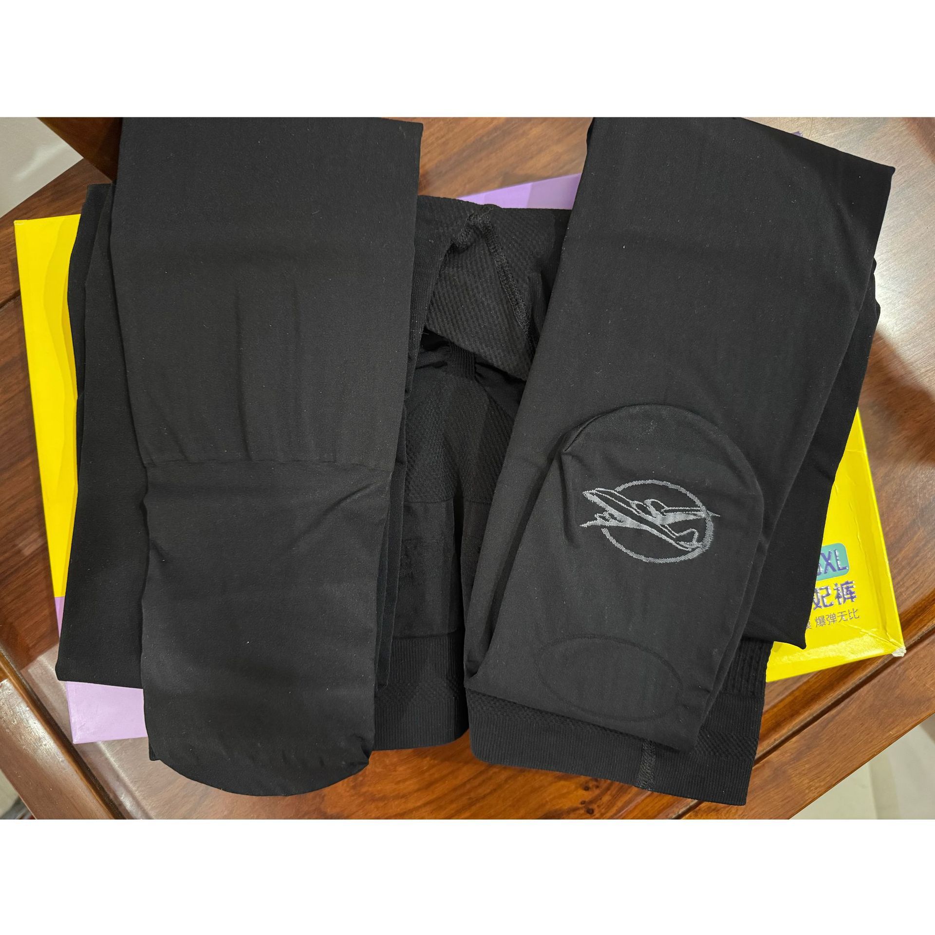 가을 겨울 새로운 스타일 여성의 편안한 배를 조이는 엉덩이 리프팅 플러스 살찌는 버전 160G 발과 양말이 달린 매달린 바지 843