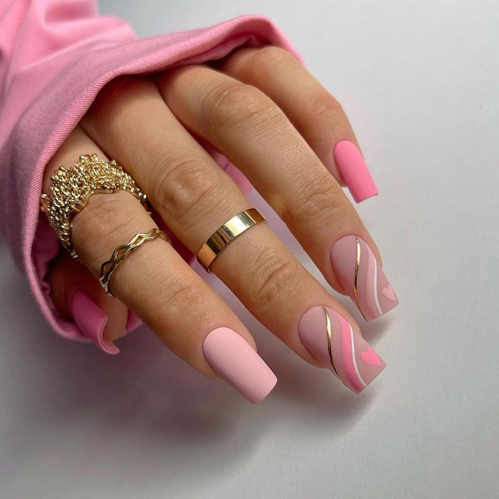 Ventas transfronterizas en caliente de otoño y invierno manicure piezas de polvo rojo sombreado dorado desgaste 24 piezas de uñas falsas al por mayor de estilo europeo y americano