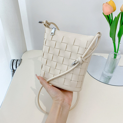 Cross-border handwoven bags for women  new trendy shoulder bag Korean version fashionable solid color simple crossbody mobile phone bag