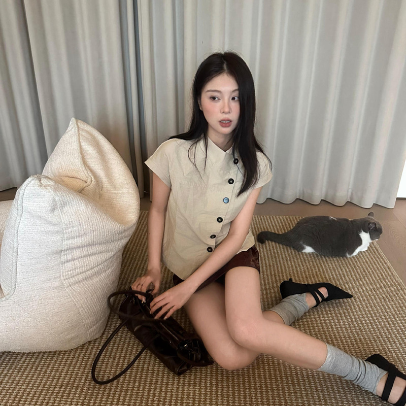 Khaki Color Diagonal Lapel Waist-Cinching Shirt for Women, New Summer Style, Single-Breasted, Slimming, Elegant, Gentle Style, Short Top Khaki Color Diagonal Lapel Waist-Cinching Shirt for Women, New Summer Style, Single-Breasted, Slimming, Elegant, Gentle Style, Short Top