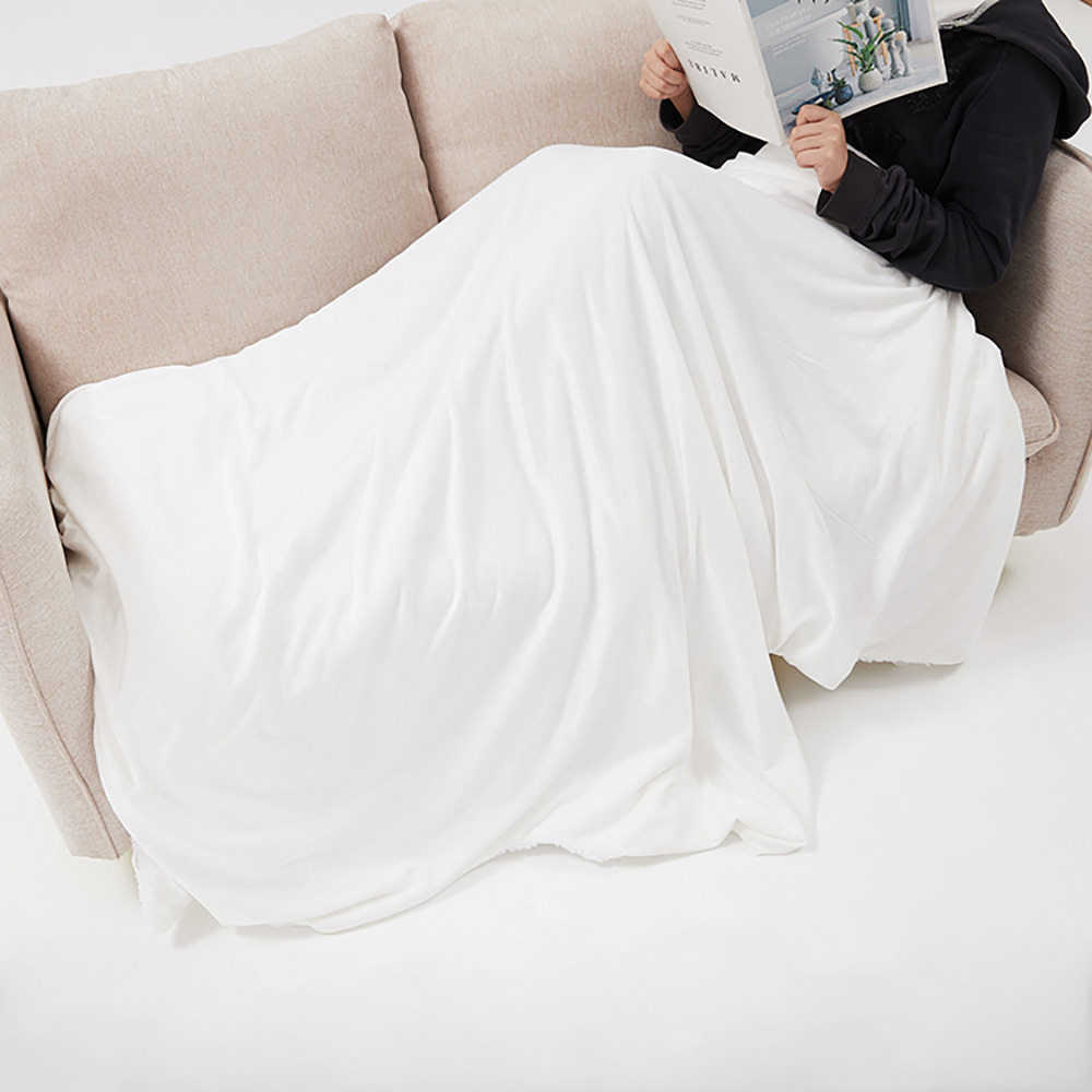 Manta de franela oficina dormitorio siesta manta de aire acondicionado manta de transferencia térmica fondo blanco material de manta de aire acondicionado