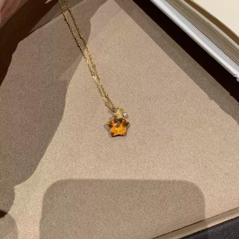 Starry charm for the world: a niche, cute, hat-wearing star necklace, gentle and sweet, versatile for everyday wear, collarbone pendant