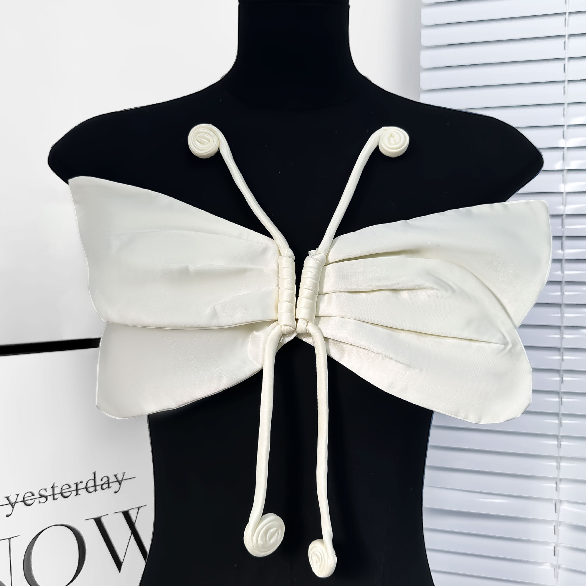 Venta caliente de malla blanca mariposa bordada pegatinas de tela vestido de ropa DIY parche decorativo Accesorios apliques Accesorios image 10
