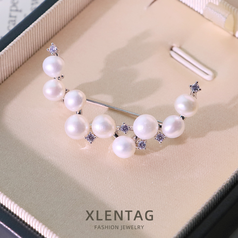 Perla de agua dulce natural broche de luna femenina alta sensación de decoración suéter broche temperamento elegante brazalete image 3