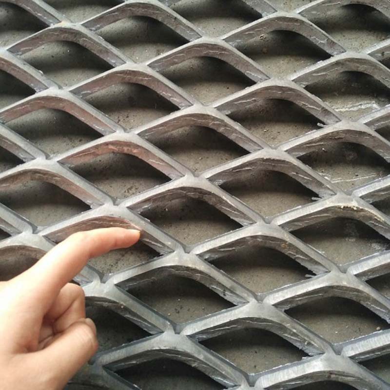 菱形拉伸网镀锌钢板网金属板网脚踏钢板网抹墙网铁网防盗网装饰网