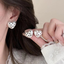 ����С���²��c�����޻��������������OӋ�аٴ���|Ů���