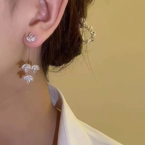 A two-piece light luxury niche diamond-encrusted maple leaf tassel earrings Korean earrings fashion new S925 earrings
