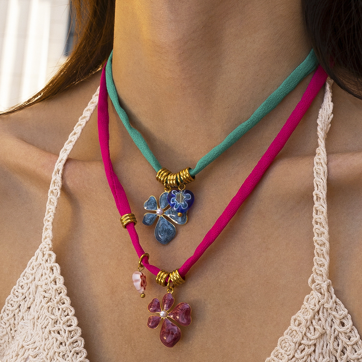 Collar de acero inoxidable de alta calidad de lujo ligero, collar de colgante de flores de aceite de goteo de titanio no se desvanece para mujeres
