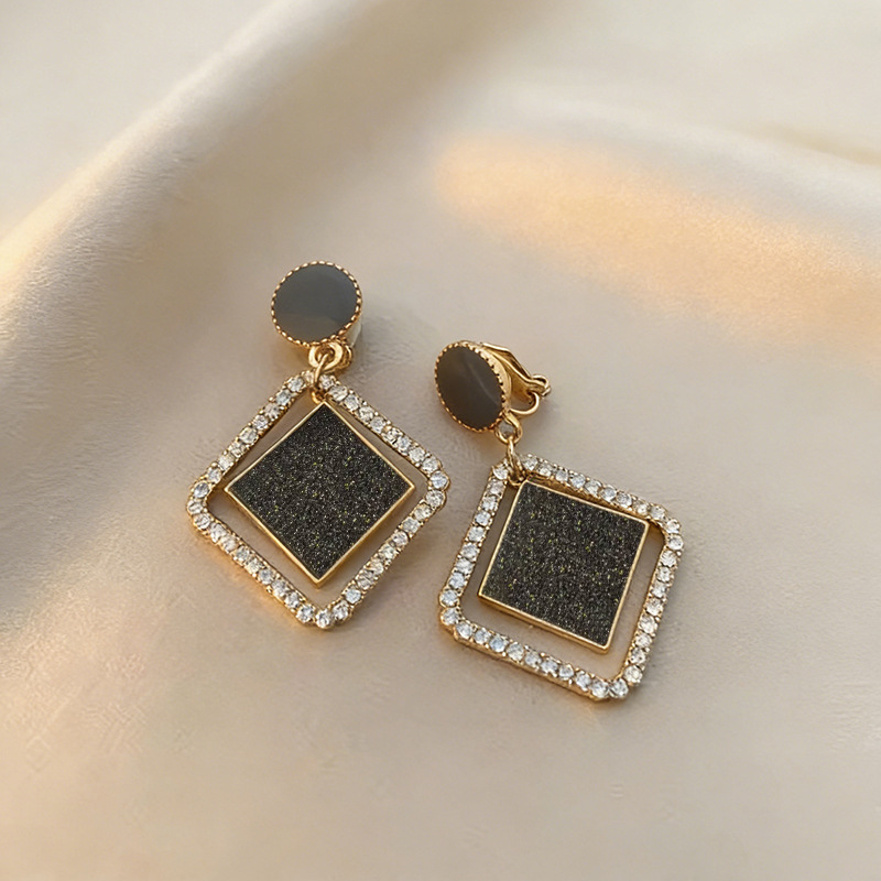 70# black diamond ear clip