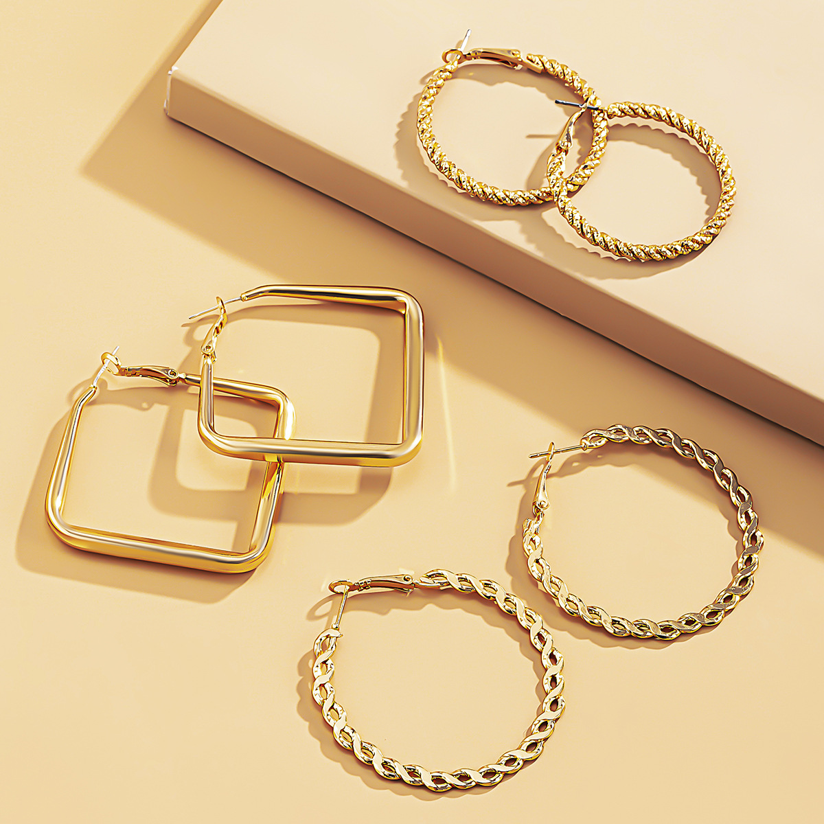 Simple Style Geometric Plating Iron No Inlaid Earrings display picture 4