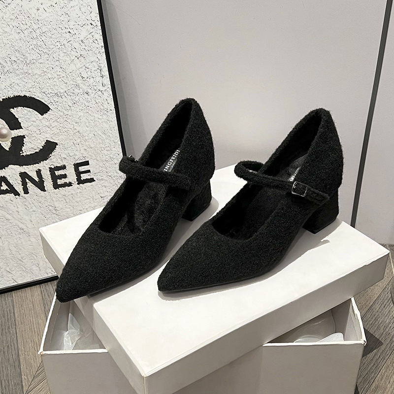 2025 nuevo tamaño pequeño de red francesa 33 super tacones de zapatos de mujer Mary Jane con zapatos de terciopelo puntuales de tacones gruesos
