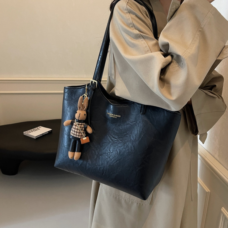 Luxury Niche Large Capacity Women's Handbag 2025 New Trendy Versatile Shoulder Bag High-End Commuter Tote Bag - Thumbnail 4