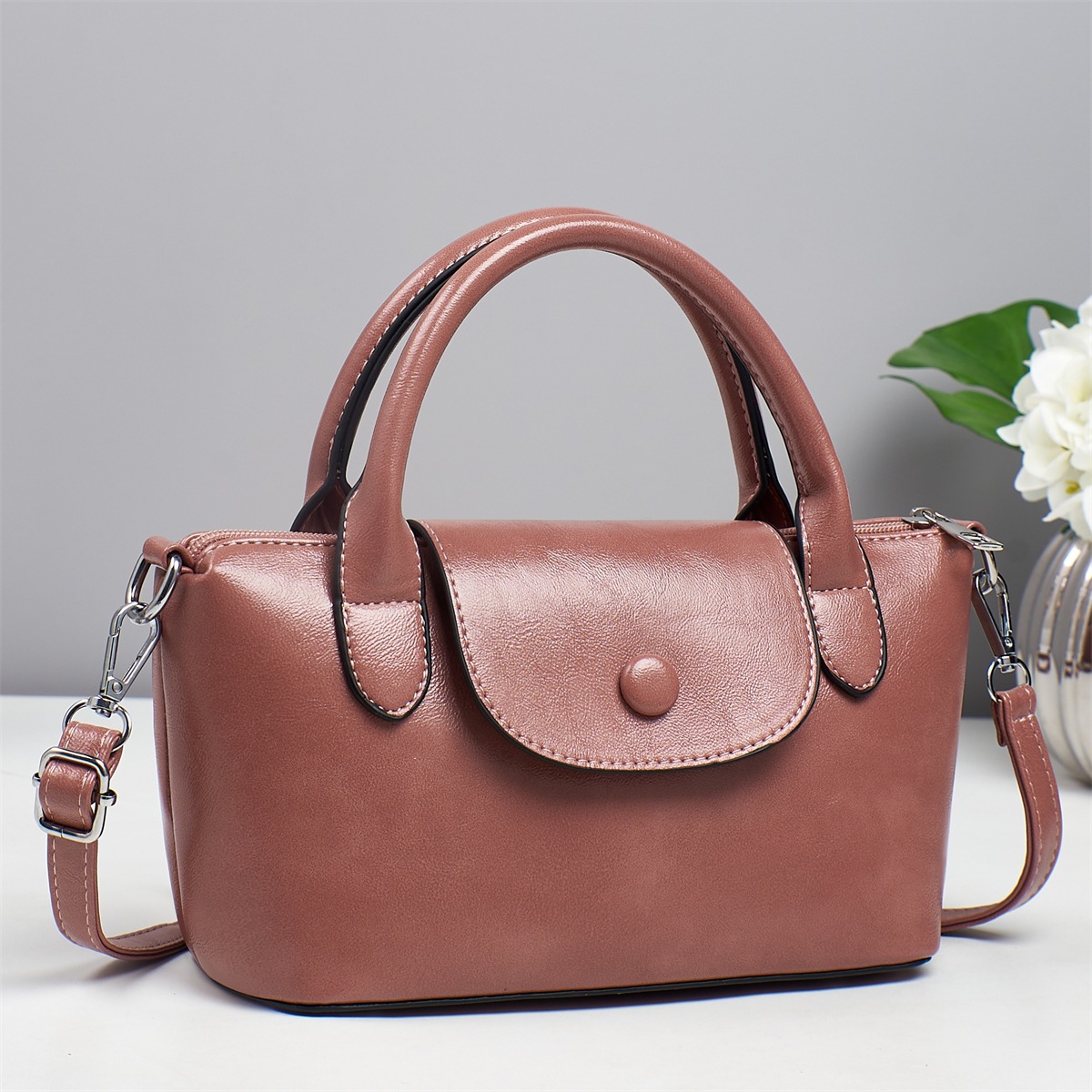 Bolsos para mujer 2025 nuevo bolso de cuero para mujer, bolso de mensajero de todo fósforo de moda de alta gama, bolso de hombro portátil de cercanías de nicho