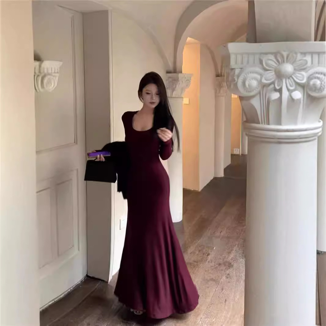 2024秋季酒红色内搭修身包臀裙长袖U领收腰紧身垂感包臀鱼尾长裙