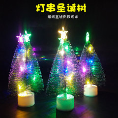 クリスマス松の木が光るクリスマスツリー夜市の屋台が爆発しました。