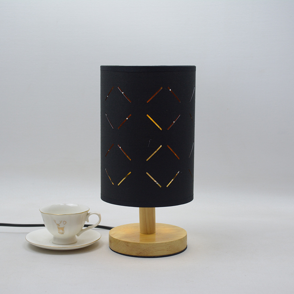 [Xianfan] nueva pantalla hueca lámpara de mesa de madera maciza post-moderno estilo europeo sala de estar comedor dormitorio decoración pequeña lámpara de mesa