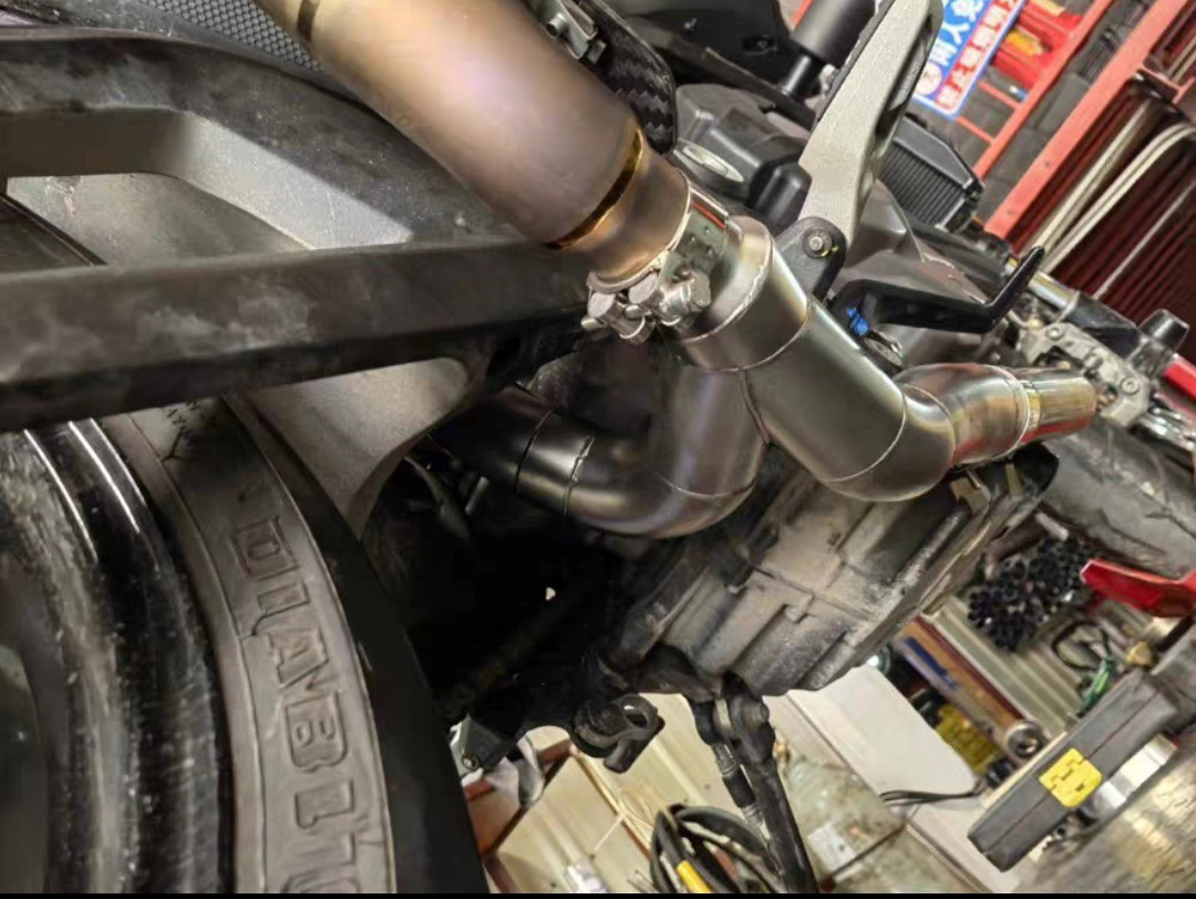 Suitable for Ducati Desert X/Monster937/Monster 950 Motorcycle Modified Titanium Alloy Exhaust Pipe Middle Section
