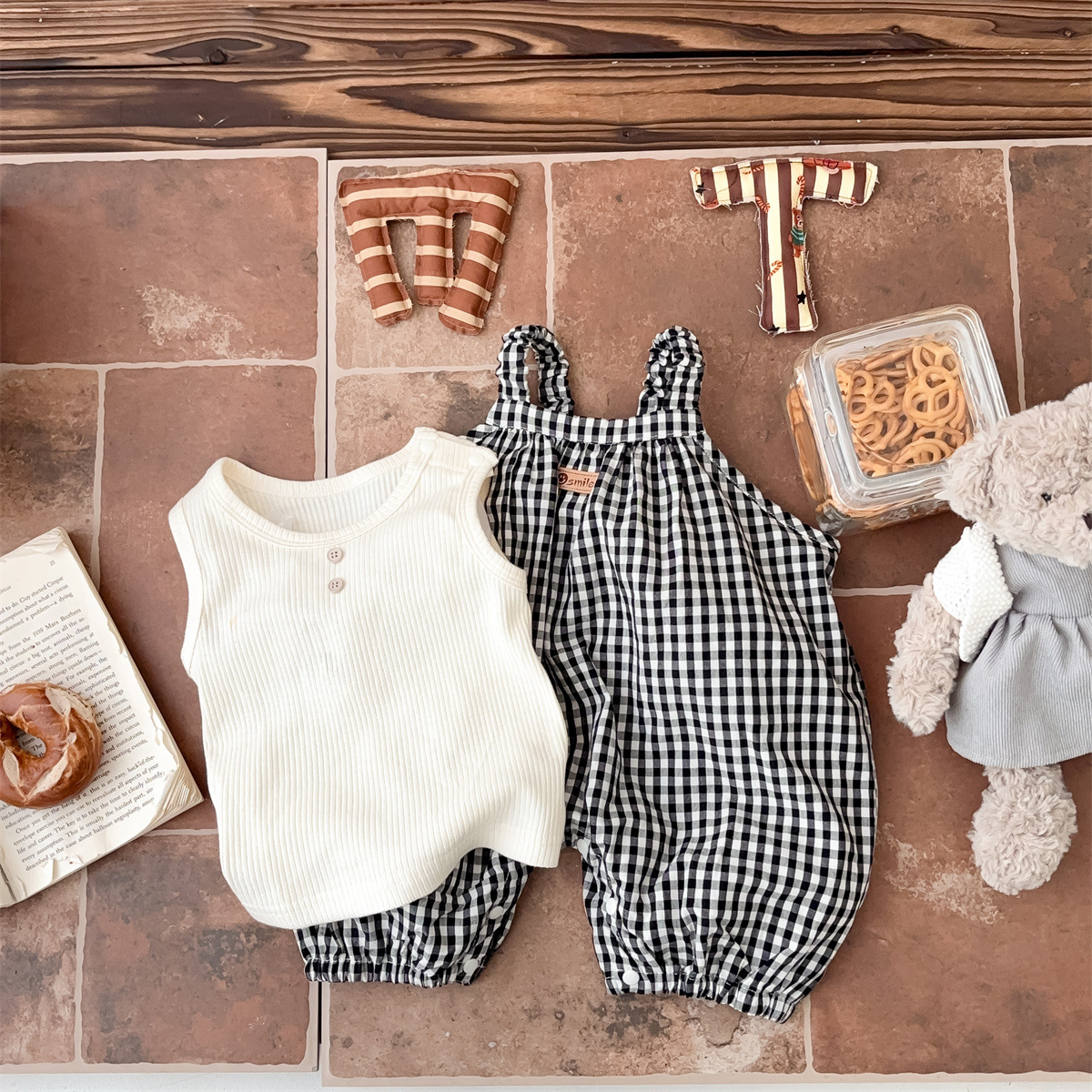 Ropa de bebé verano nuevo traje de bebé mono a cuadros chaleco traje de dos piezas sin mangas para recién nacido