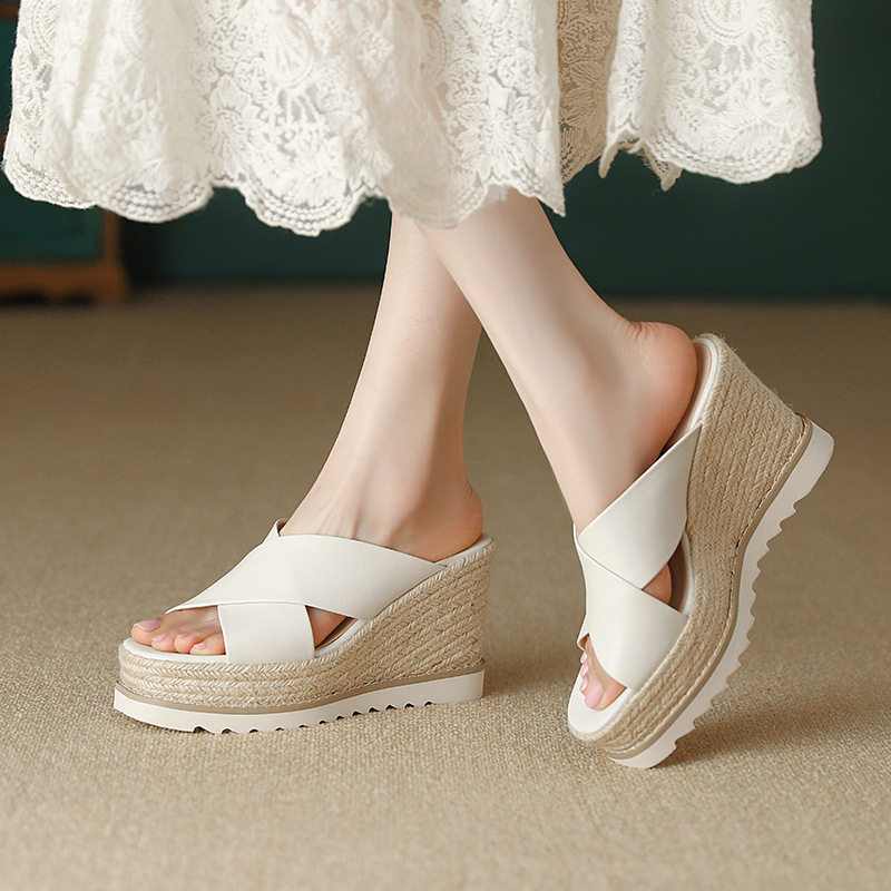 Sandal cao gót nữ đế xuồng đan rơm hở mũi quai chéo bản to — màu trắng ngà, bạc