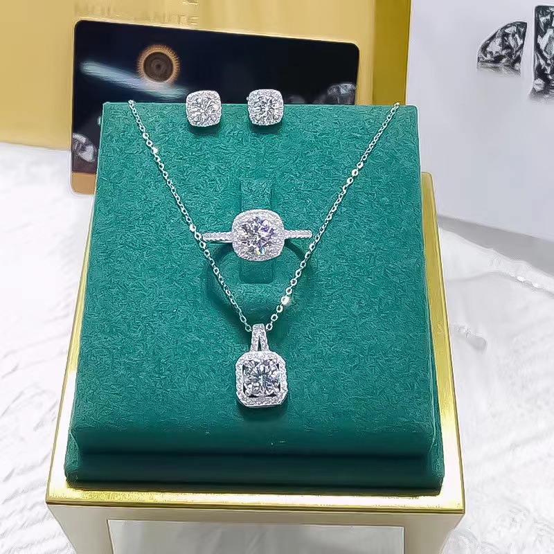 Zircon cuadrado diamante clavícula cadena simple Corea del Sur alto carbono artificial diamante anillo pendientes colgante de tres piezas conjunto regalo de cumpleaños