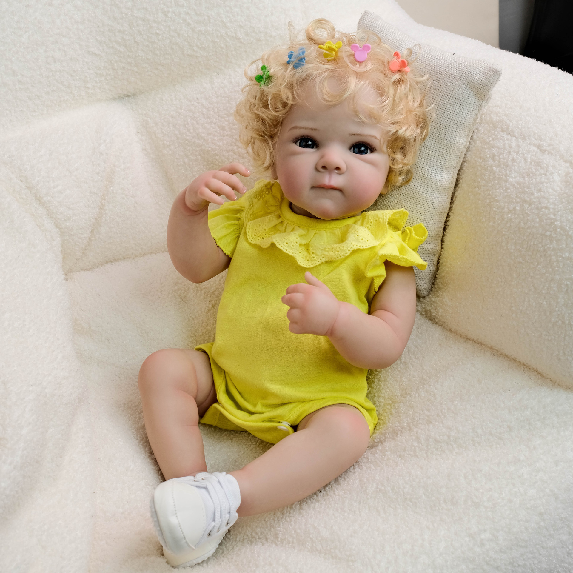 Hilo amarillo implantado de 18 pulgadas, muñeca de renacimiento de simulación Bettie, regalo de Navidad de cumpleaños para niños