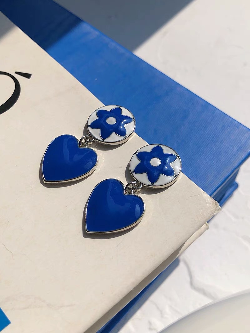 Vintage Style Heart Shape Alloy Enamel Earrings display picture 6