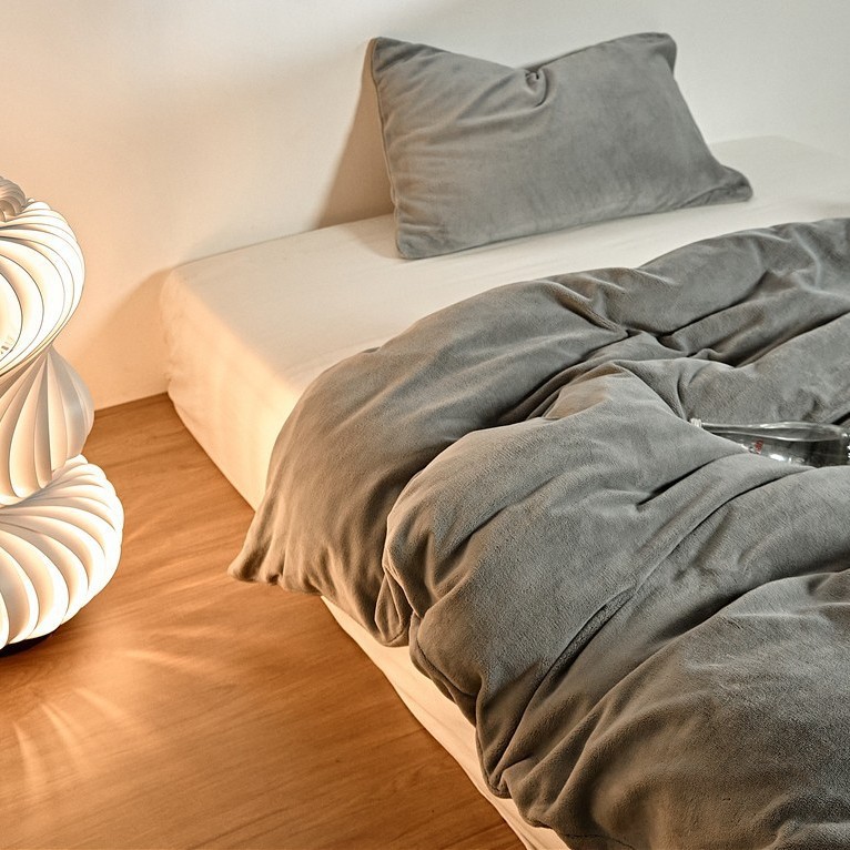 高品質の純色230gの牛乳の絨毯の布団カバー