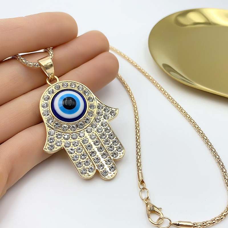 سبائك سريعة أوروبية وأمريكية قلادة يد فاطمة التركية ذات العيون الزرقاء سلسلة ملابس مجوهرات مرصعة بالماس Nkt61 display picture 9