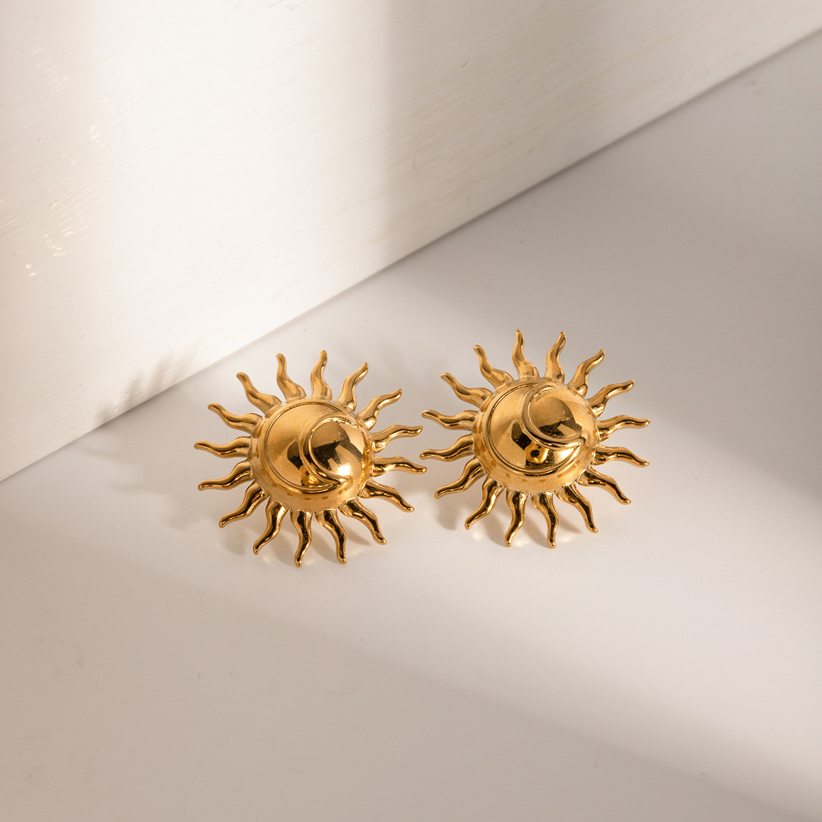 INS nuevo 18K oro Acero inoxidable ocho Awn estrella oído clip pendientes Acero inoxidable joyería moda personalizada regalo de las mujeres