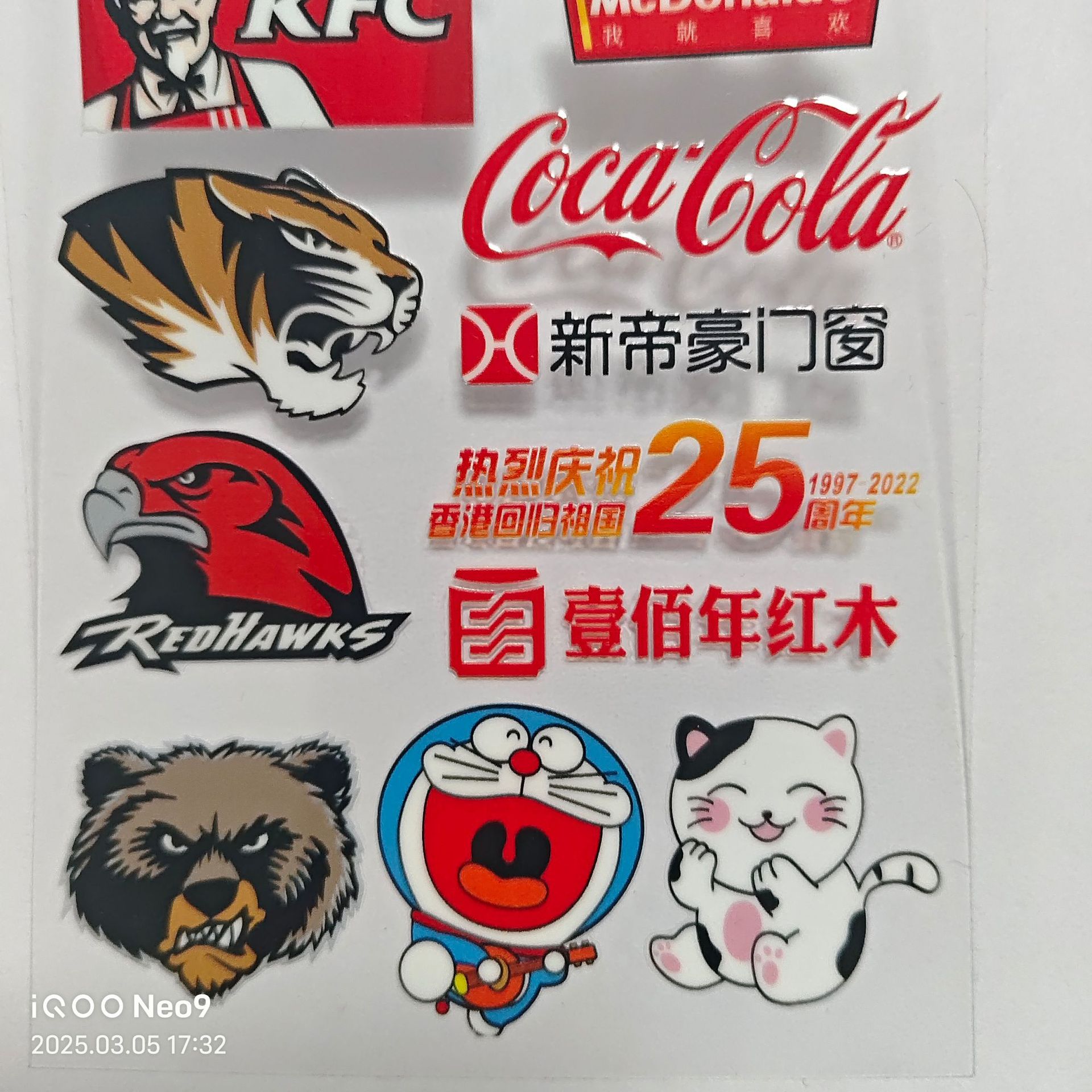 device水晶标不干胶贴纸底色不透明多彩色白底黑字容粘容撕标标签
