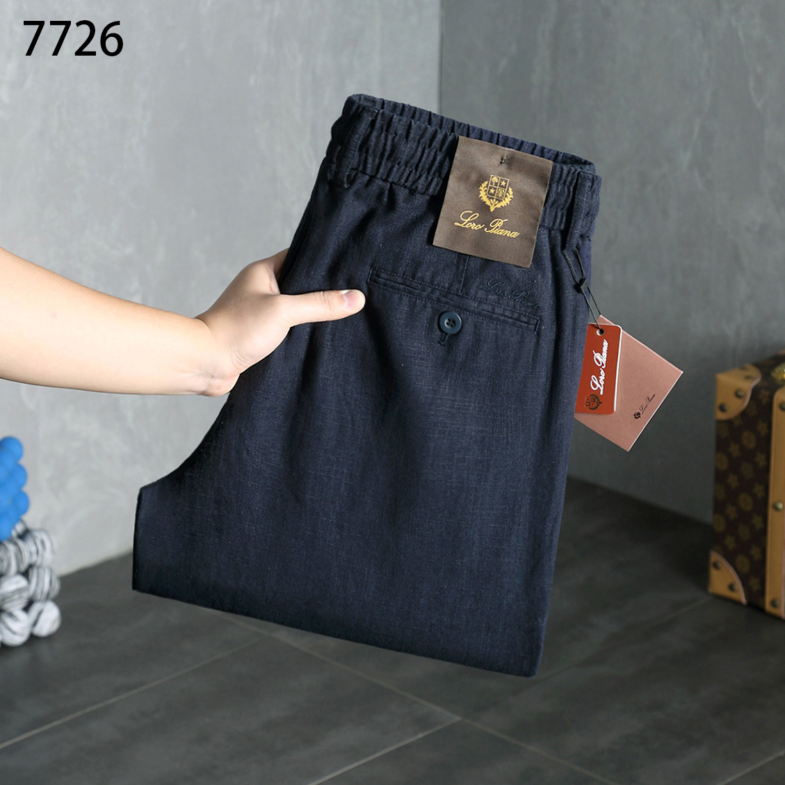 Navy blue / 32