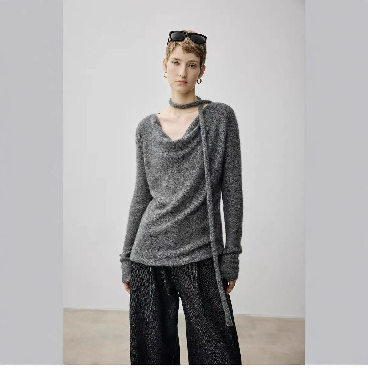 Lightweight and Fluffy Goddess-Style Loose Roll-Neck Knitted Top with Ribbon Trim for Autumn and Winter