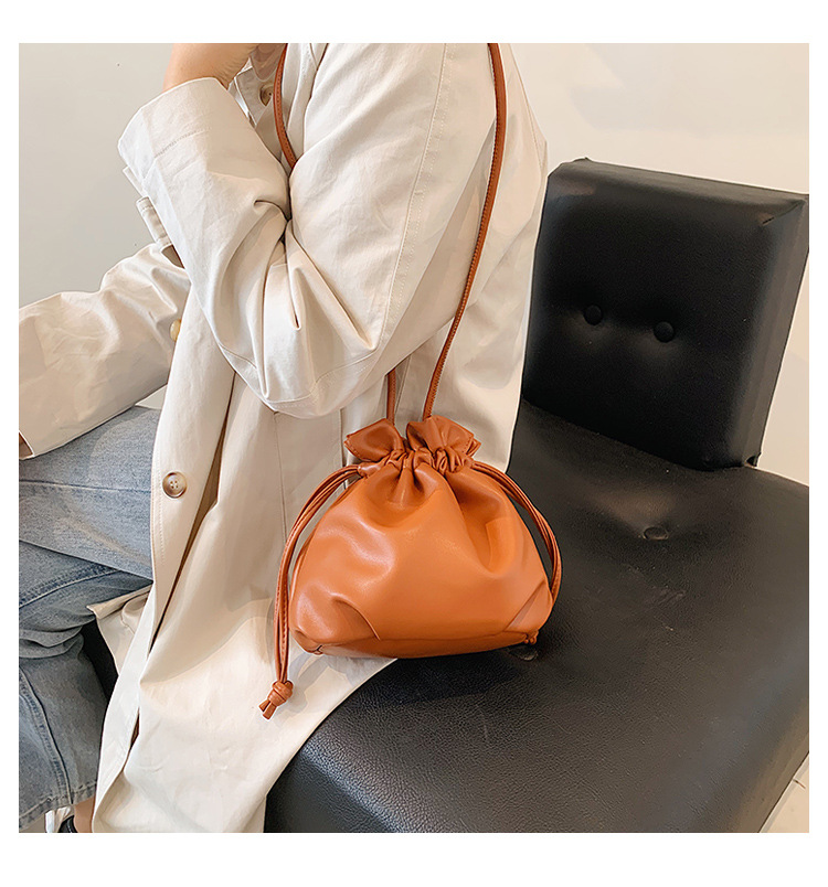 Western Style Mini Bag 2021 New Summer Little Fresh Lucky Bag Bucket Bag Cute Pleated All-match Shoulder Messenger Bag display picture 2