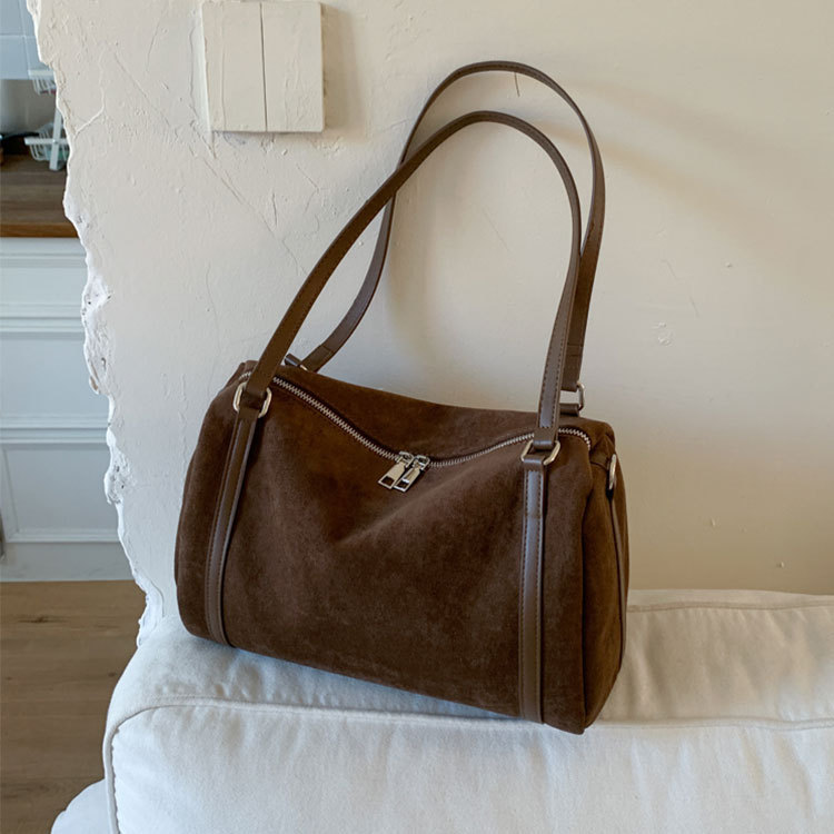 High-End Texture Bag Women's 2025 New Versatile Suede Shoulder Bag Large Capacity Retro Commuter Crossbody Bag